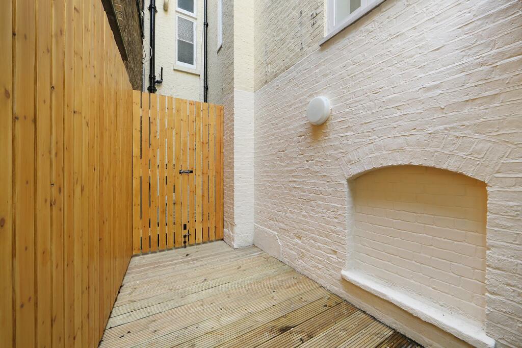 23 Clerkenwell Close