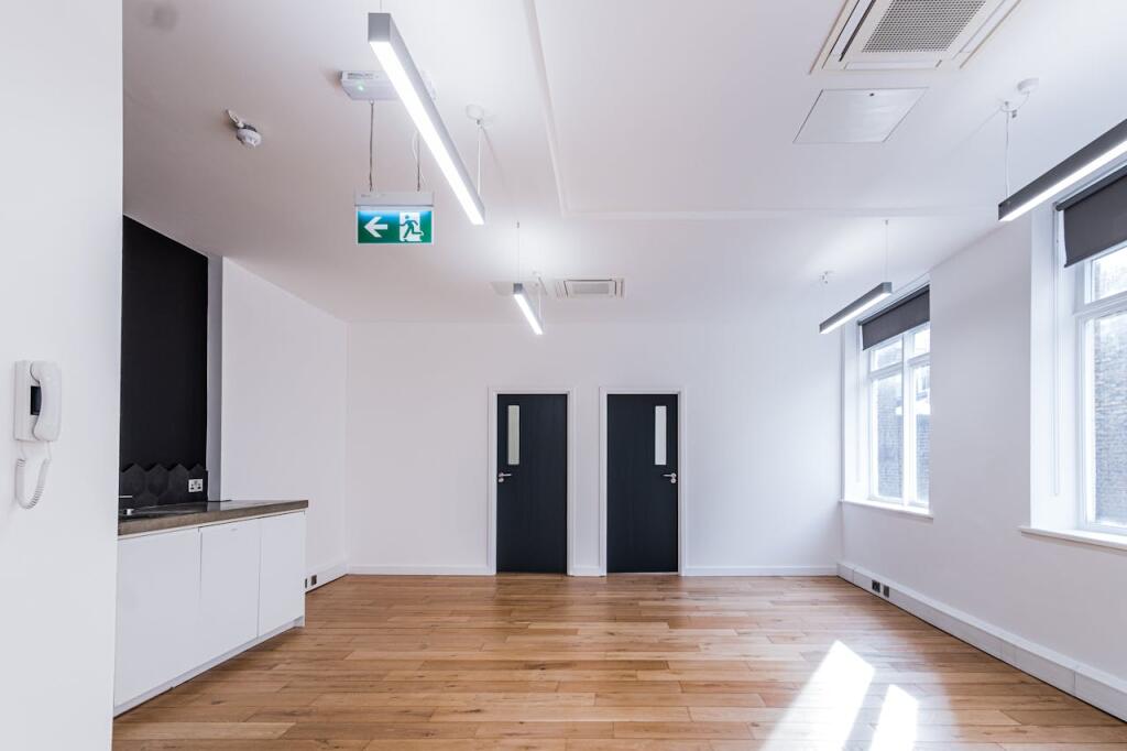 23 Clerkenwell Close