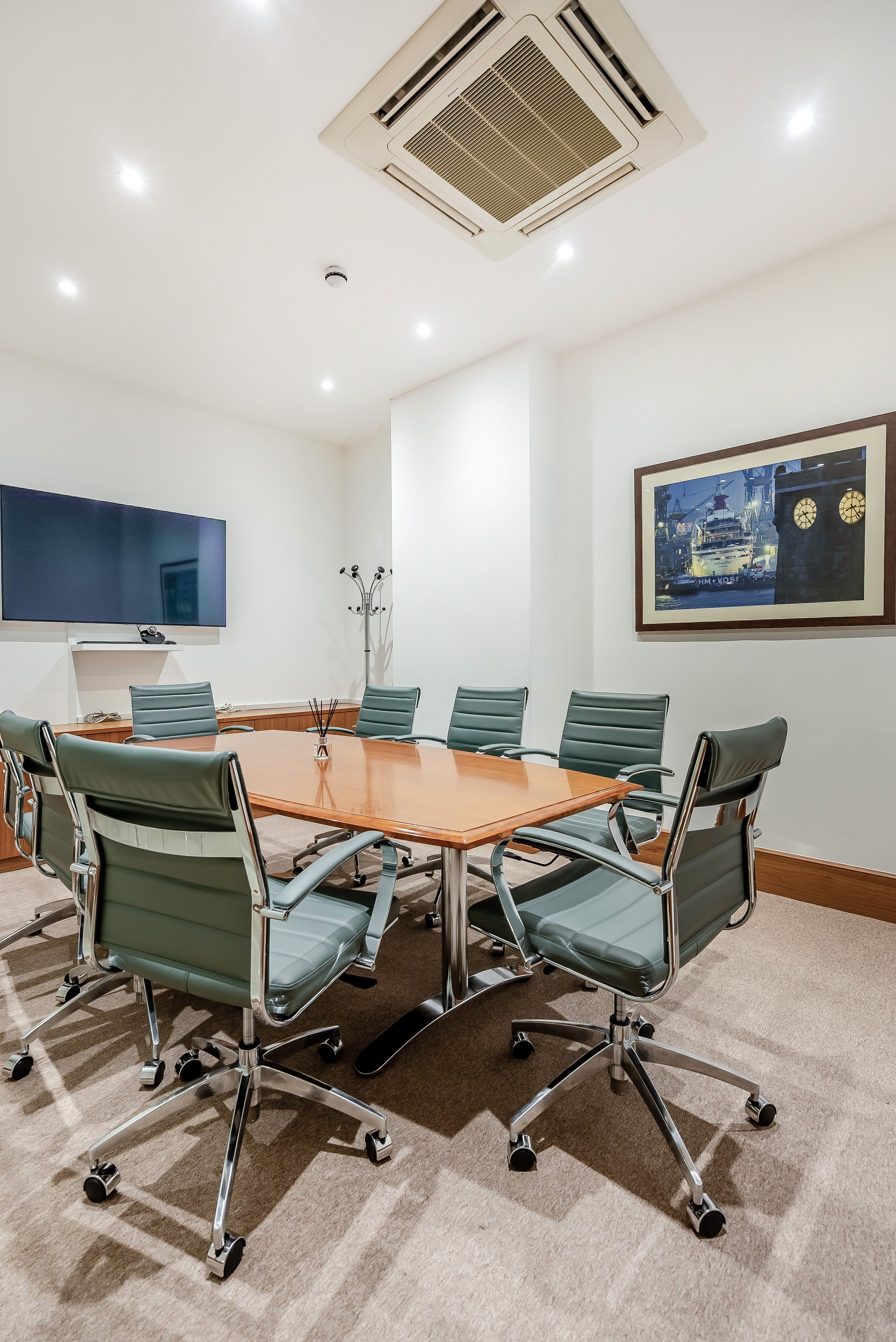123 Minories