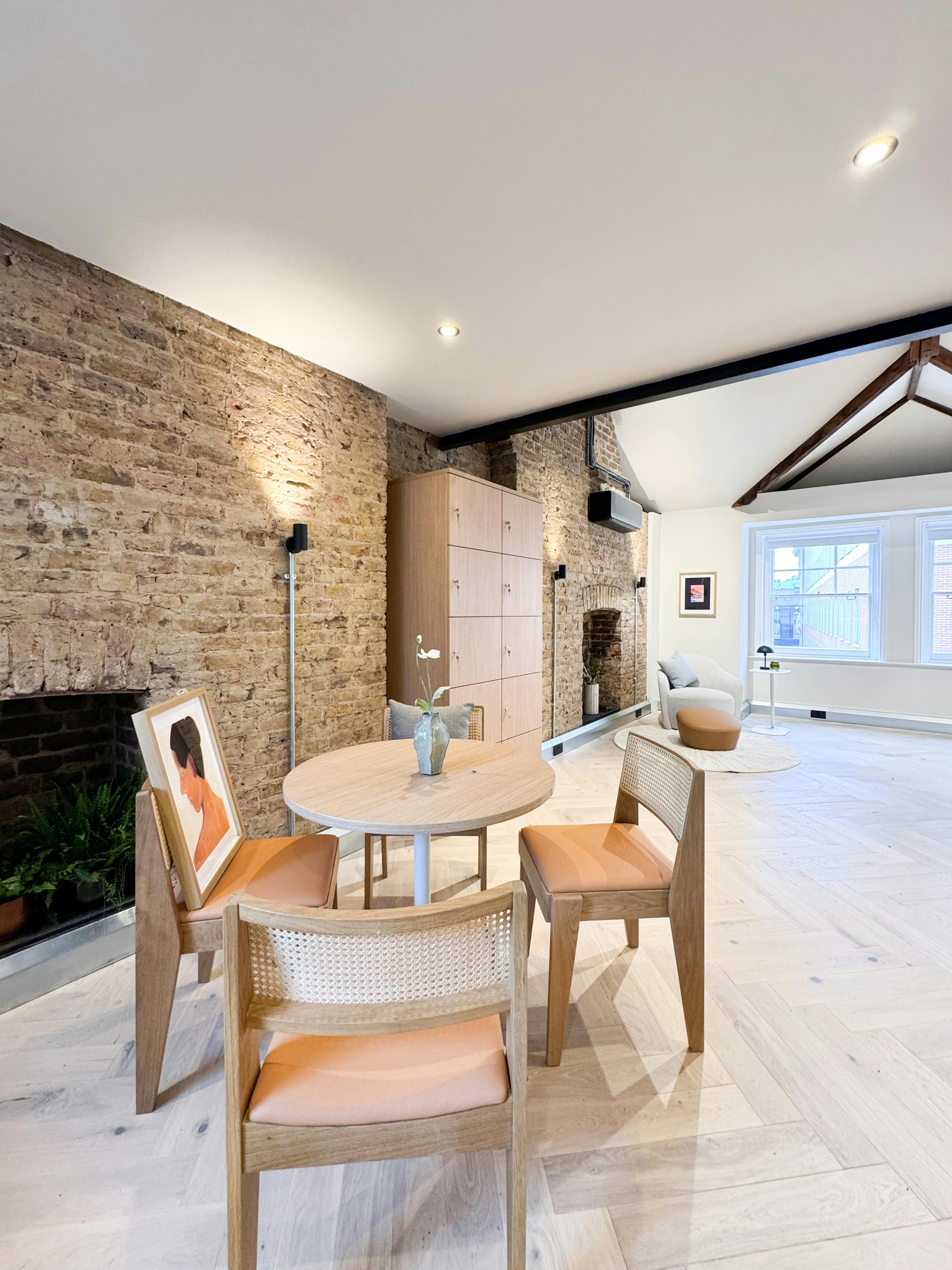 34-35 Eastcastle Street