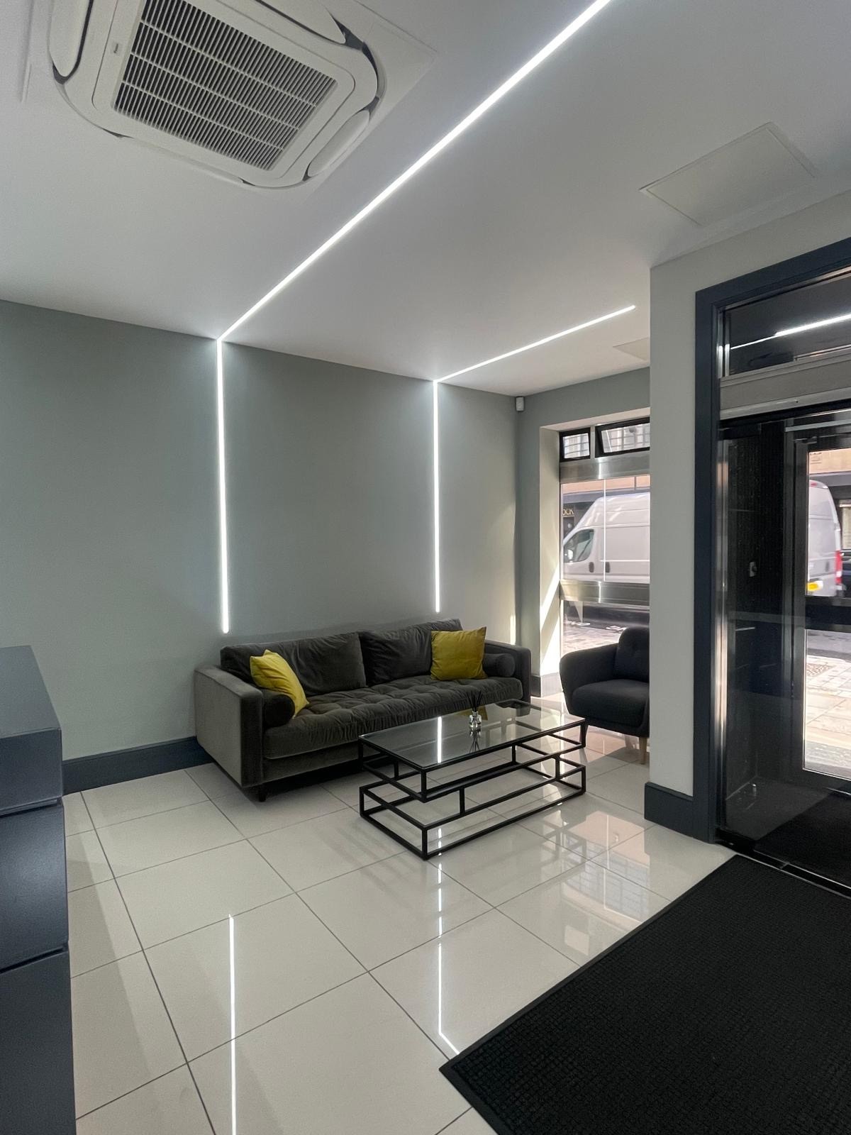 123 Minories