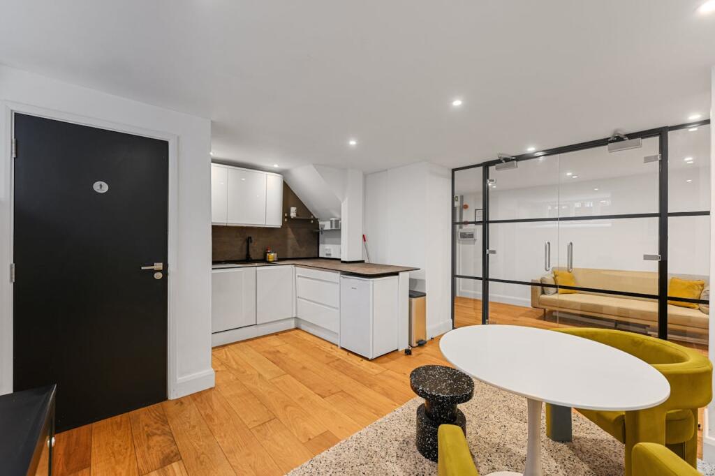 32B Waterside Wharf