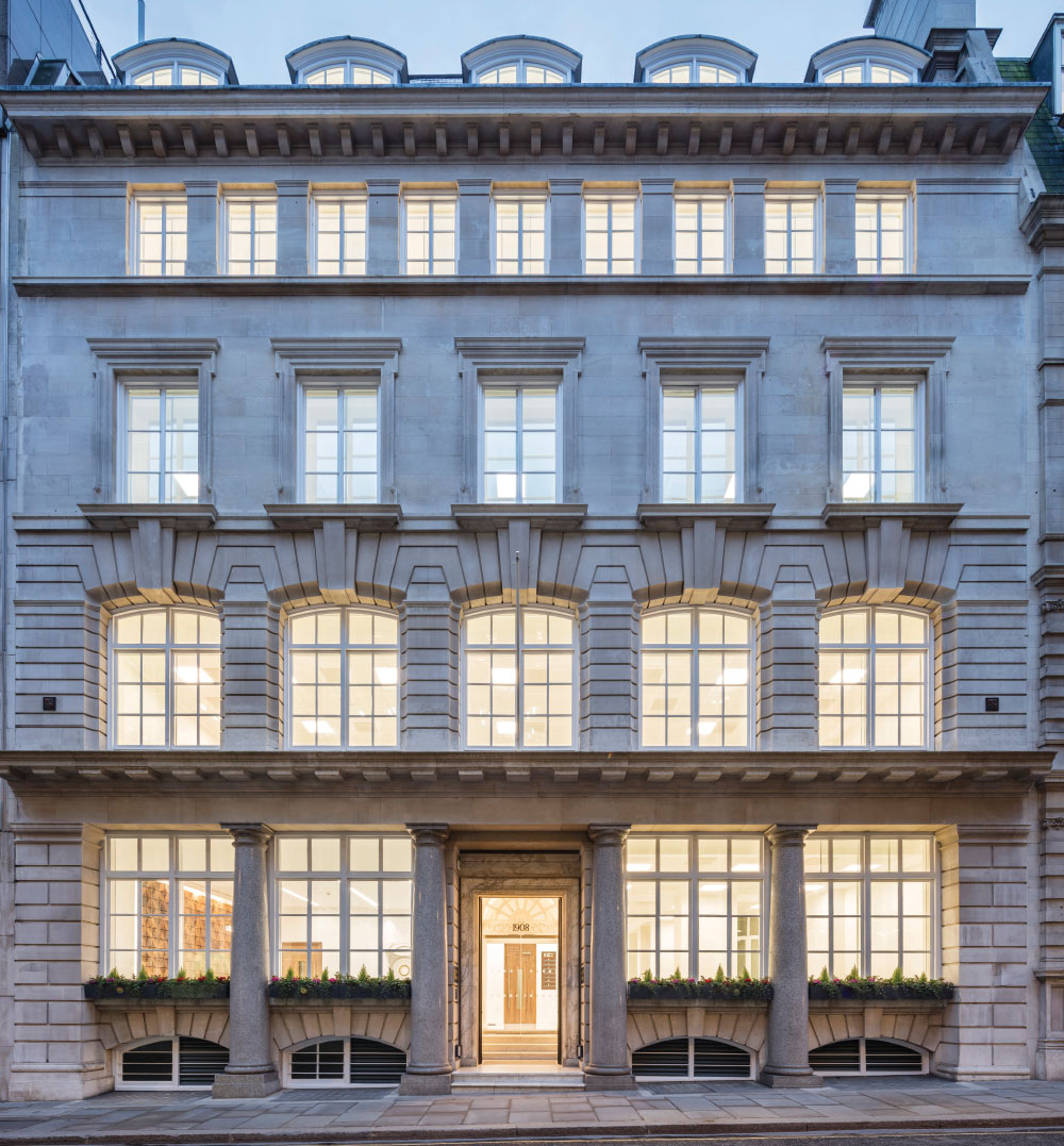 8 Lloyd's Avenue