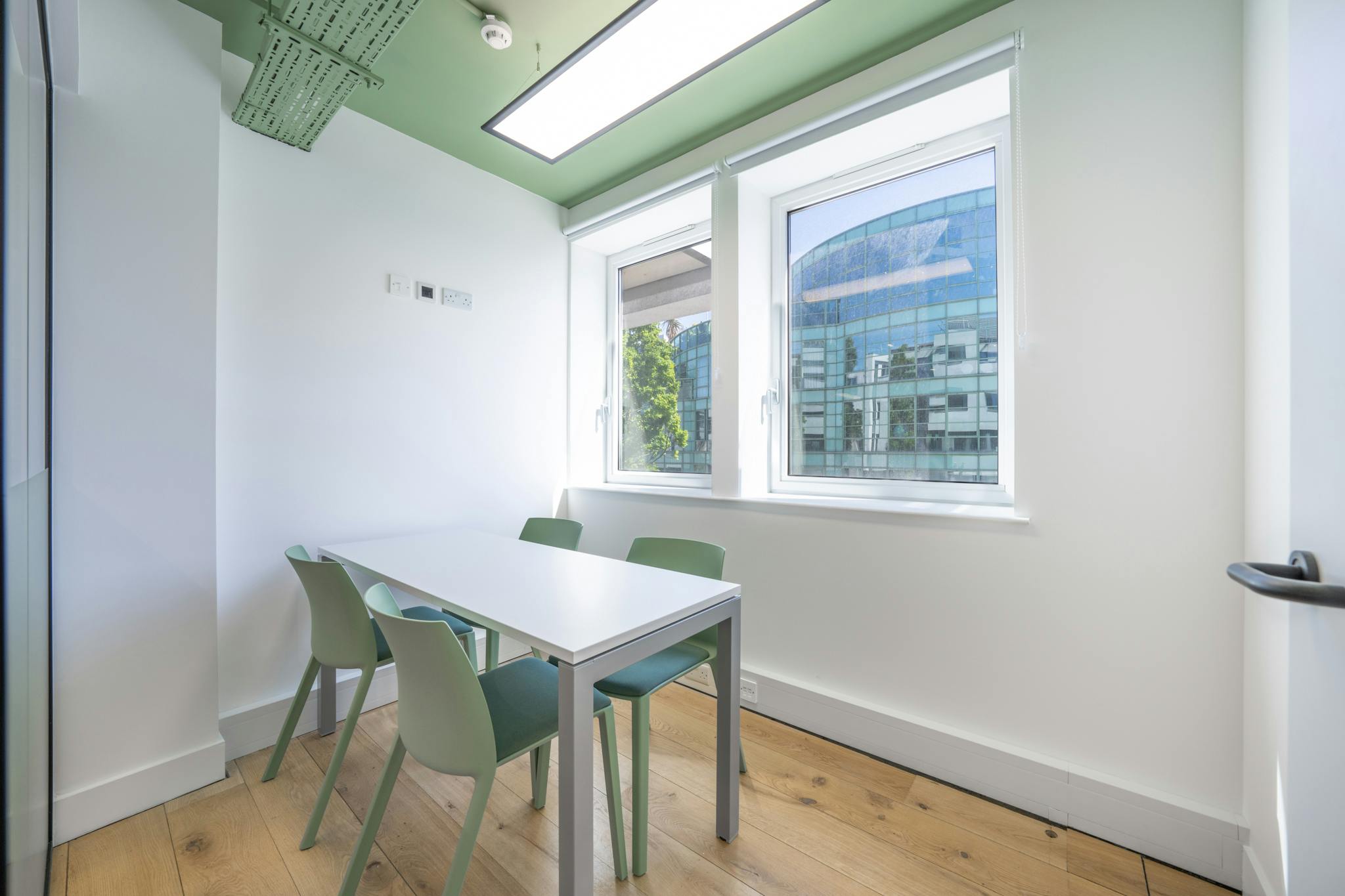 10 Jamestown Road