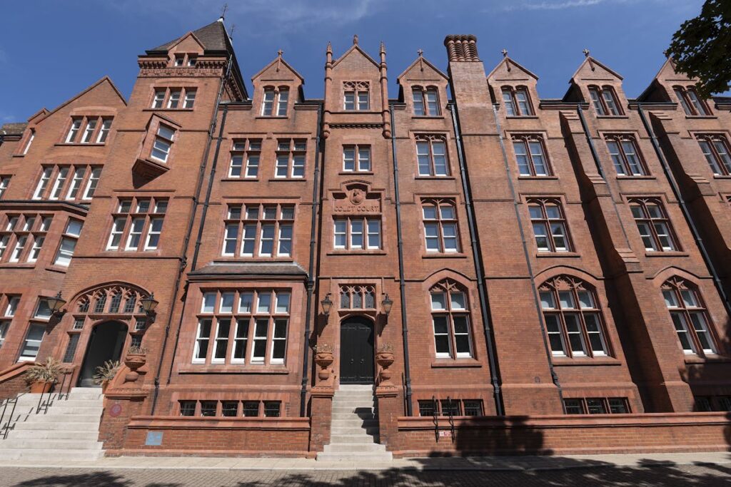 100 Hammersmith Road, North