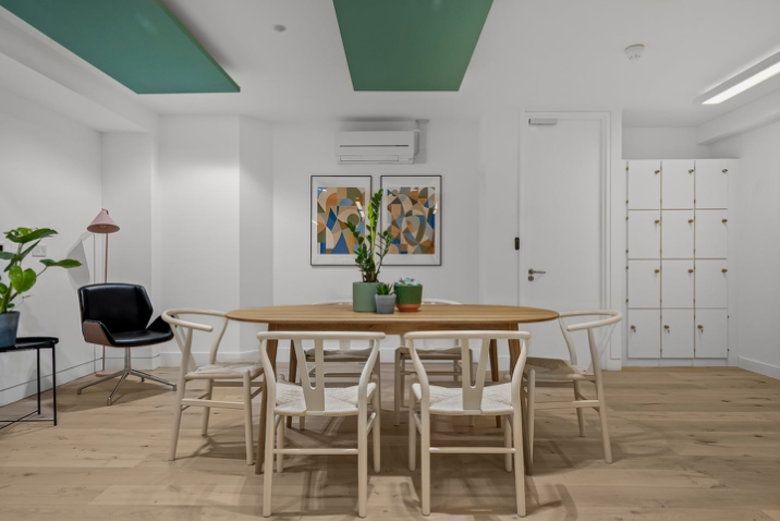 6 Brownlow Mews