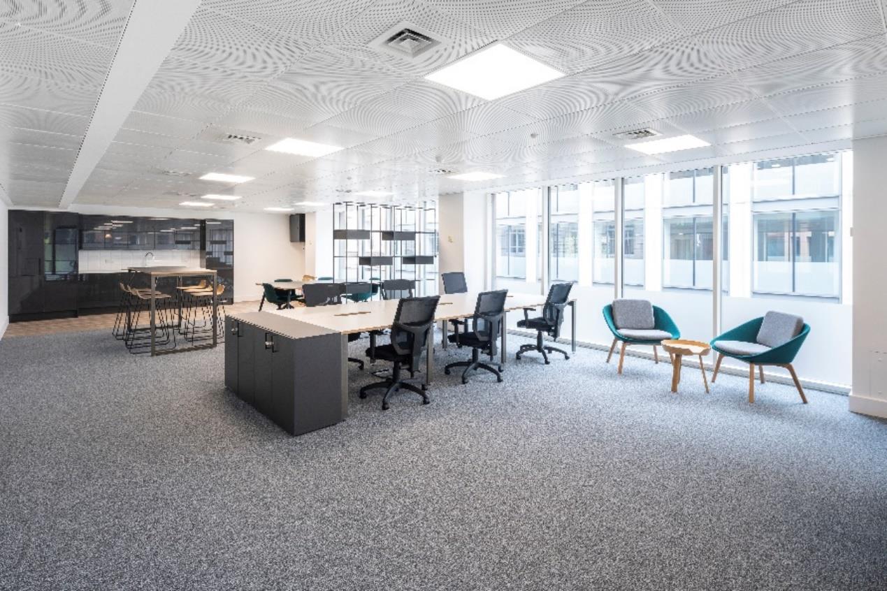 10 Lloyds Avenue